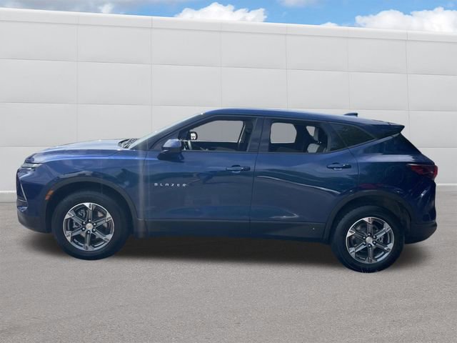 Used 2023 Chevrolet Blazer LT AWD/4WD image 2