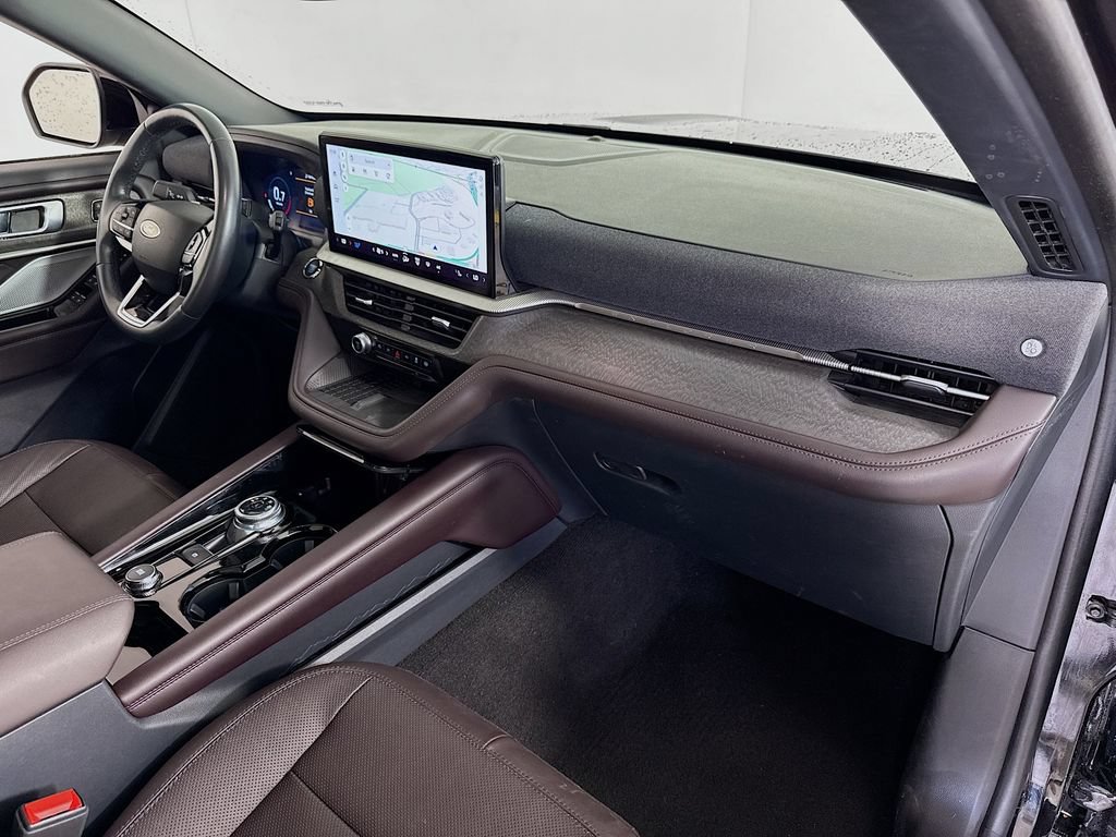Certified 2025 Ford Explorer Platinum w/ LUX Leather Package AWD/4WD image 32