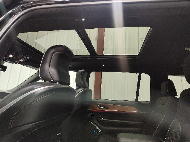 Used 2023 Jeep Grand Cherokee L Summit AWD/4WD image 15