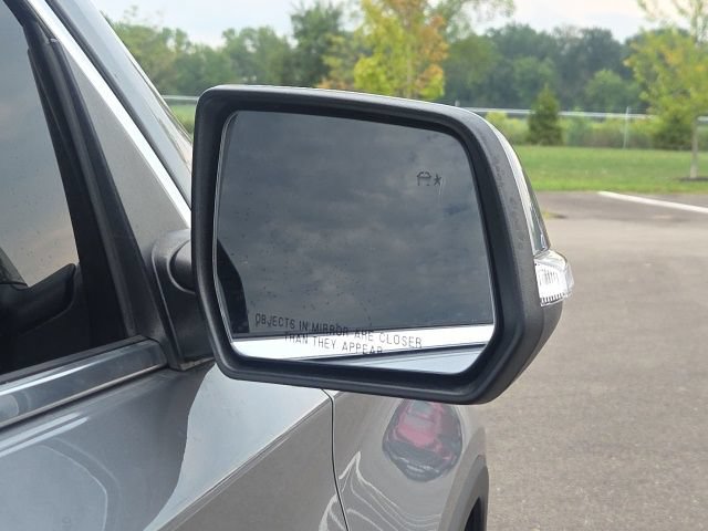 Used 2023 Chevrolet Traverse LT FWD image 6
