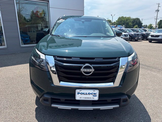 Used 2025 Nissan Pathfinder SL AWD/4WD image 3