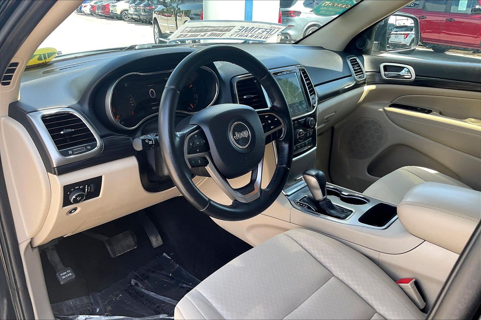 Used 2022 Jeep Grand Cherokee Laredo E AWD/4WD image 12
