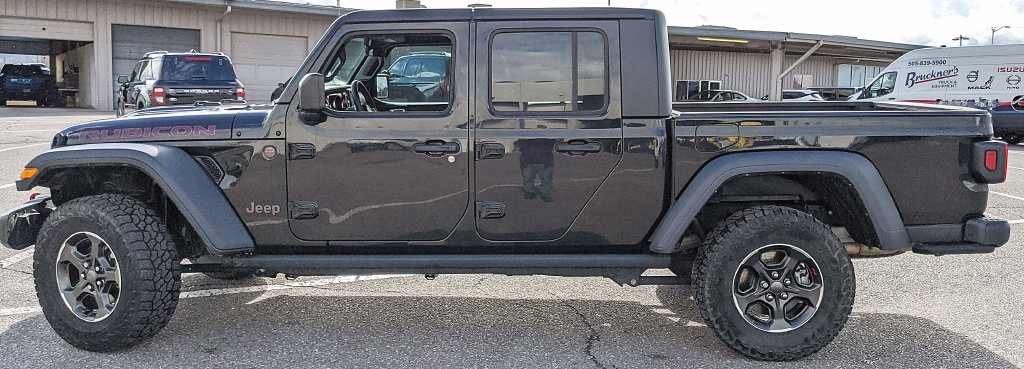 Used 2023 Jeep Gladiator Rubicon w/ Cold Weather Group AWD/4WD image 5