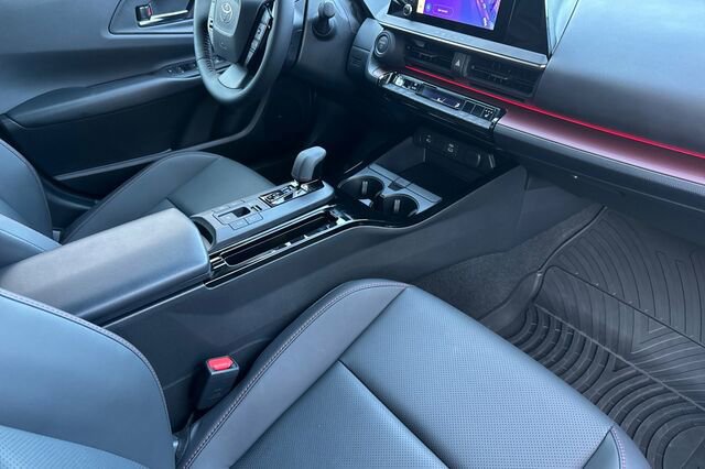 Used 2025 Toyota Prius XSE 5D Hatchback image 13