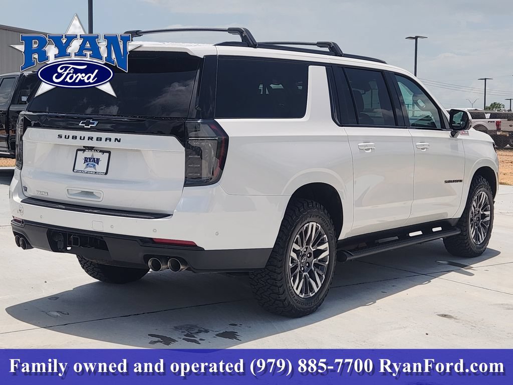 Used 2025 Chevrolet Suburban Z71 w/ Comfort Package AWD/4WD image 3