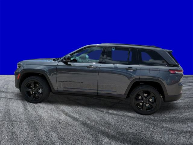 Used 2025 Jeep Grand Cherokee Limited w/ Black Appearance Package AWD/4WD image 7