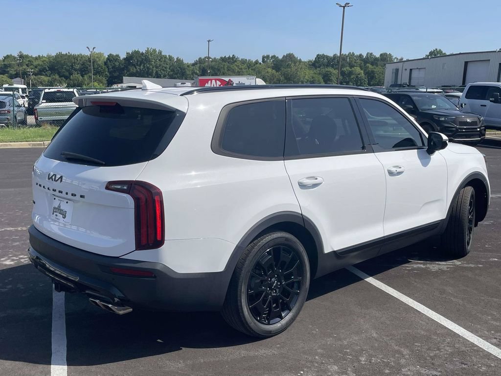 Used 2022 Kia Telluride SX w/ SX Prestige Package AWD/4WD image 3