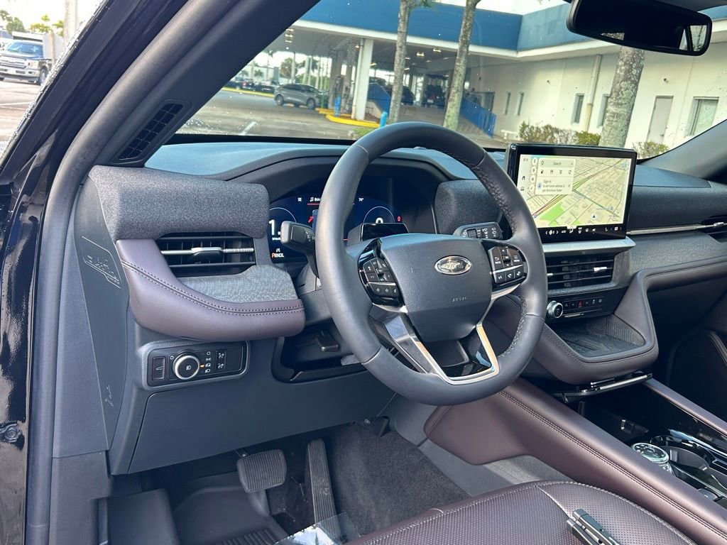 Certified 2025 Ford Explorer Platinum w/ Ultimate Package AWD/4WD image 37