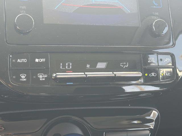 Used 2019 Toyota Prius L Eco w/ Carpet Mat Package image 14