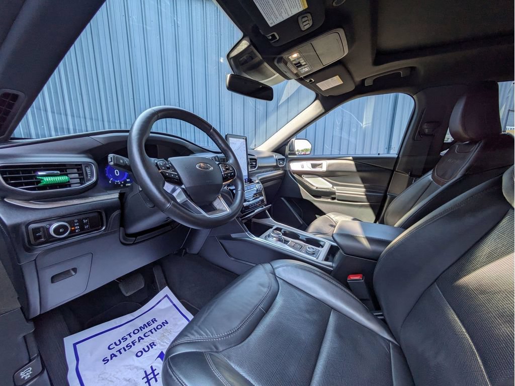 Certified 2023 Ford Explorer Platinum w/ Technology Package AWD/4WD image 13