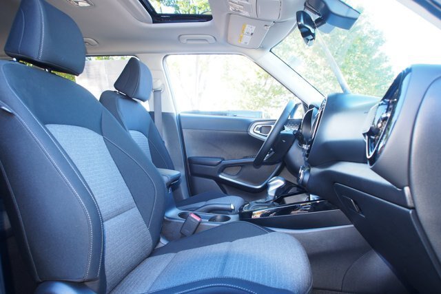 Used 2025 Kia Soul EX FWD image 11