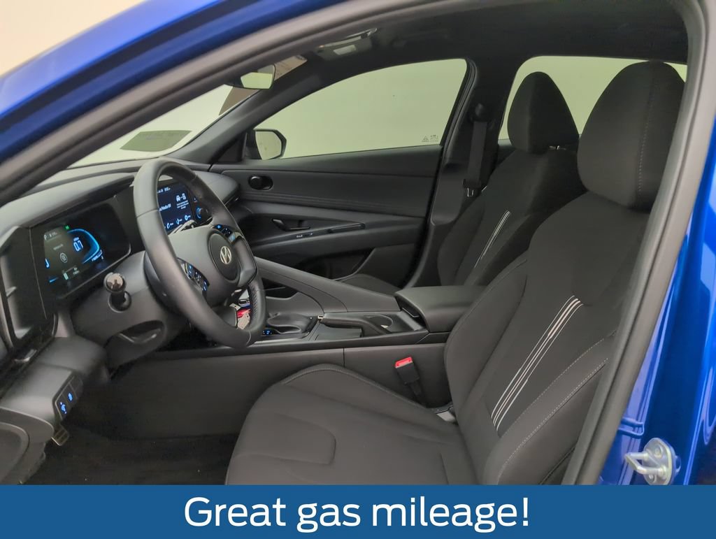 Used 2025 Hyundai Elantra Sport FWD image 4
