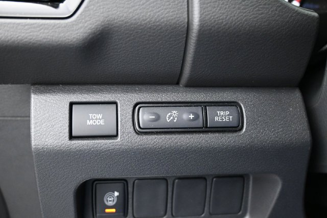 Used 2025 Nissan Frontier PRO-4X AWD/4WD image 24