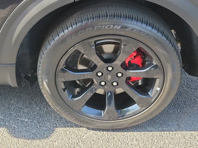 Certified 2024 Ford Explorer ST w/ Equipment Group 401A AWD/4WD image 9