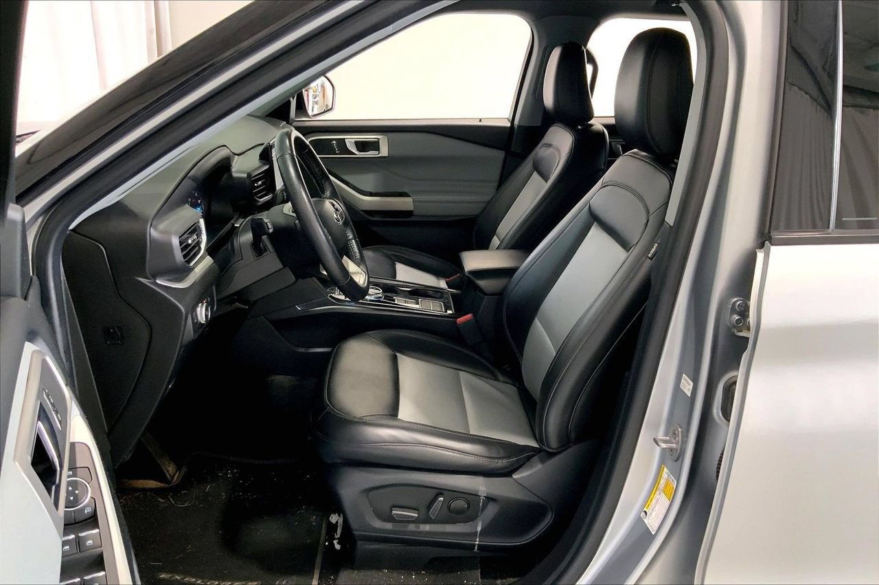 Certified 2022 Ford Explorer XLT w/ Equipment Group 202A RWD image 15
