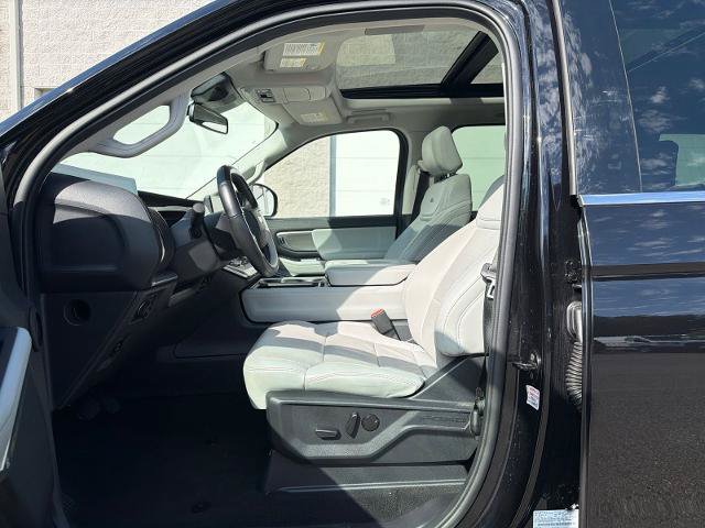 Certified 2025 Ford Expedition Platinum w/ Driver's Package AWD/4WD image 8