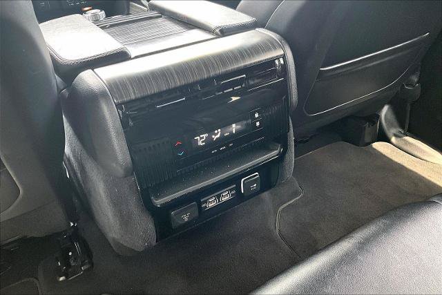 Used 2024 Jeep Wagoneer Series II w/ Flexible Seating Group AWD/4WD image 34