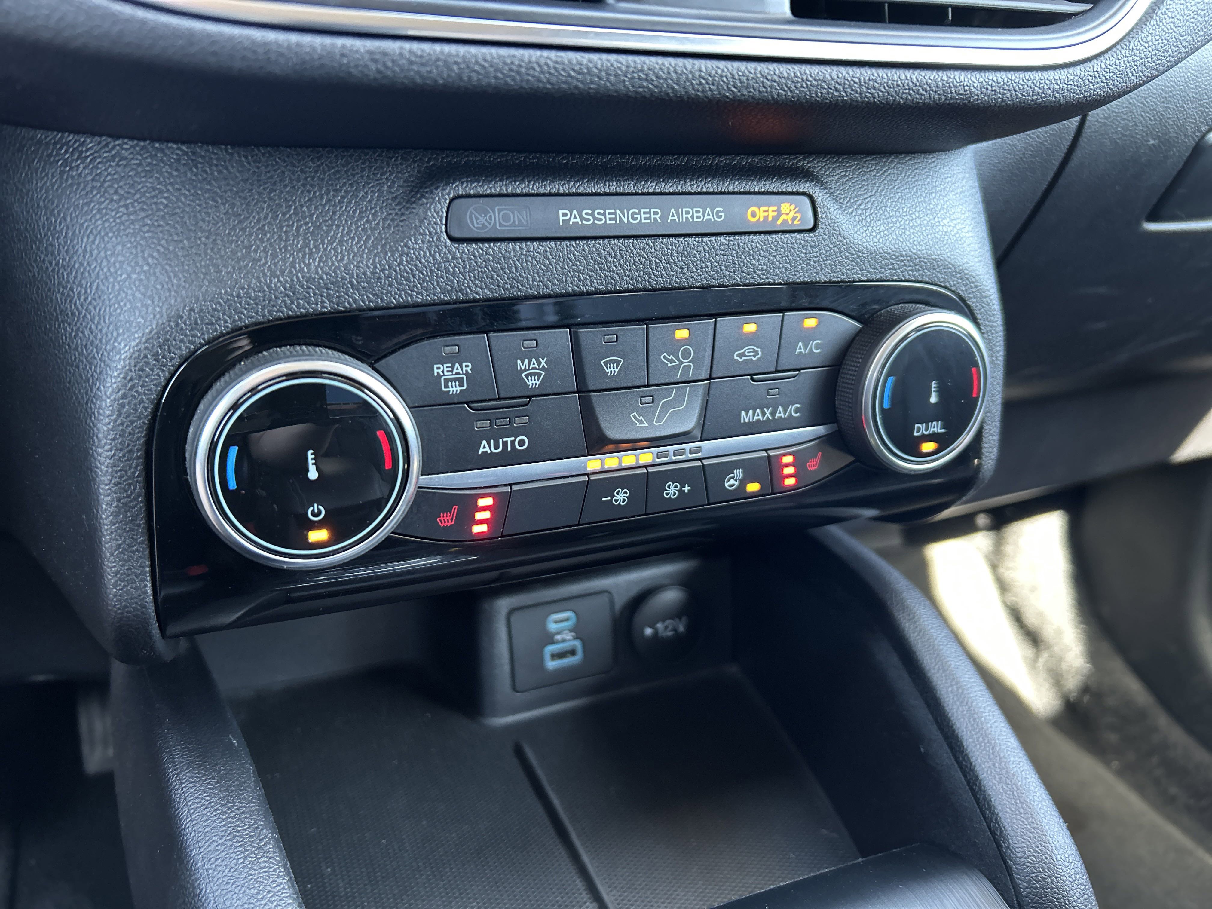 Certified 2022 Ford Escape Titanium image 26