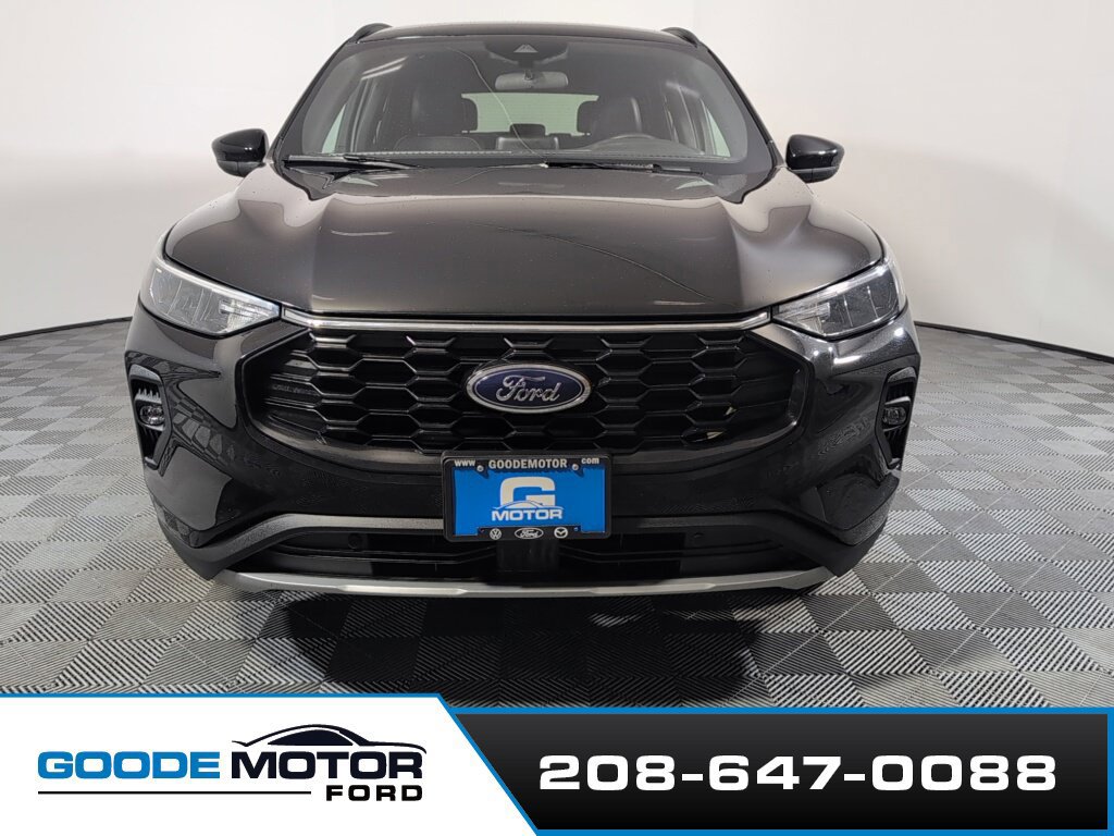 Certified 2025 Ford Escape ST-Line Select AWD/4WD image 3