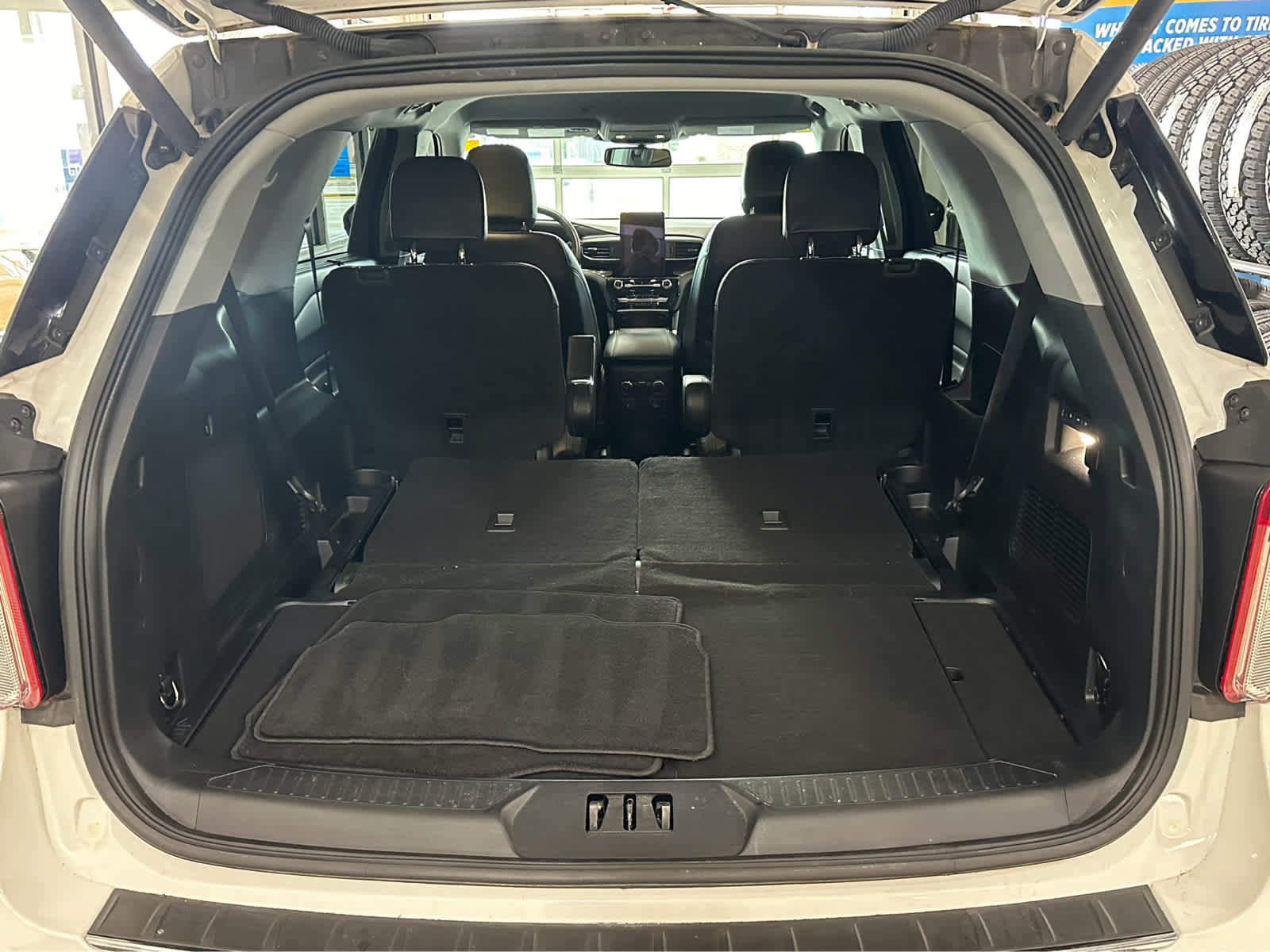 Certified 2023 Ford Explorer Limited w/ Limited Technology Package image 4