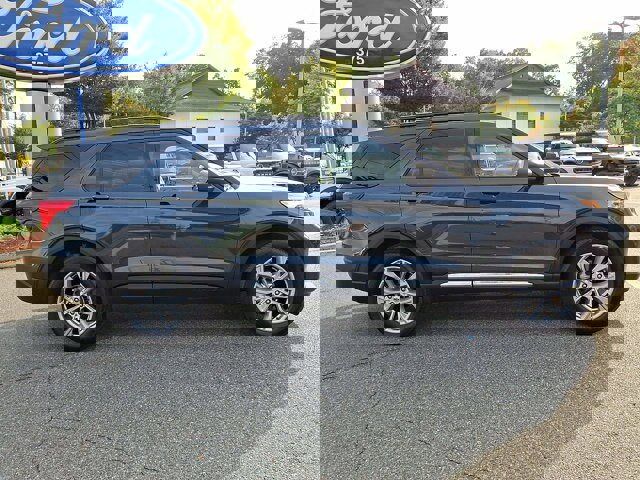 Certified 2022 Ford Explorer XLT w/ Equipment Group 202A image 11