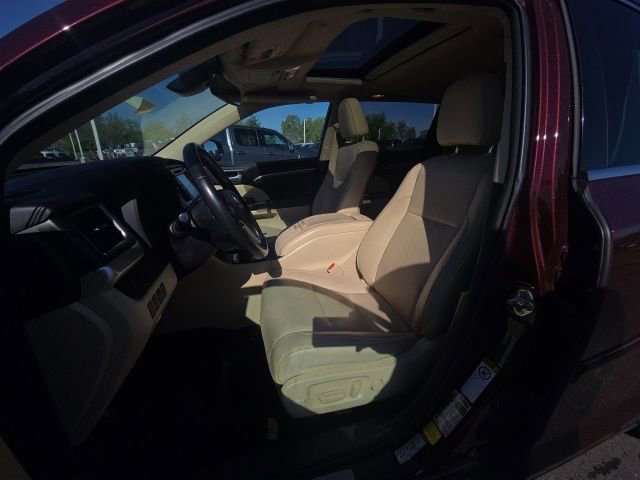 Used 2018 Toyota Highlander Limited FWD image 28