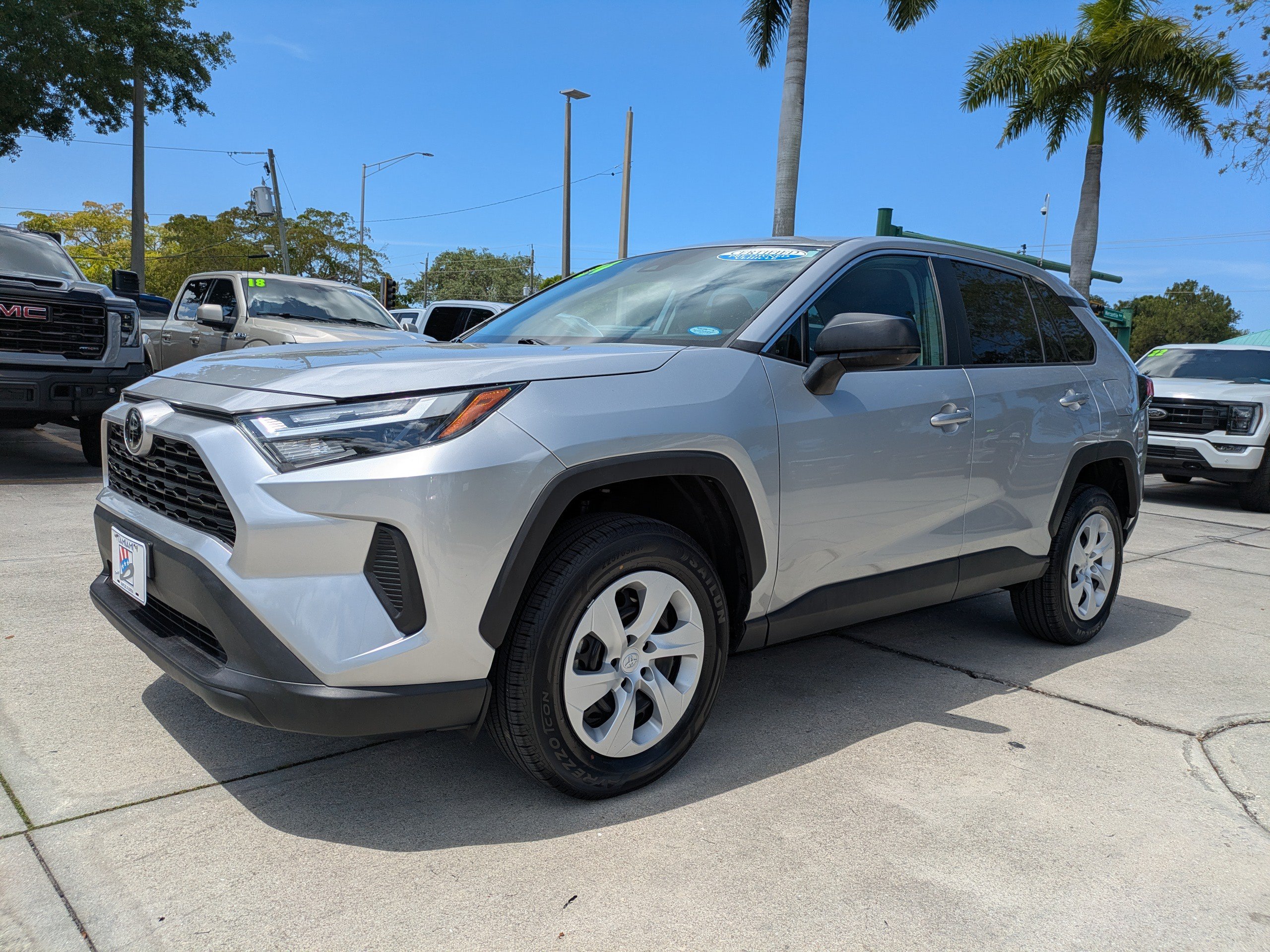 Used 2024 Toyota RAV4 LE AWD/4WD image 7
