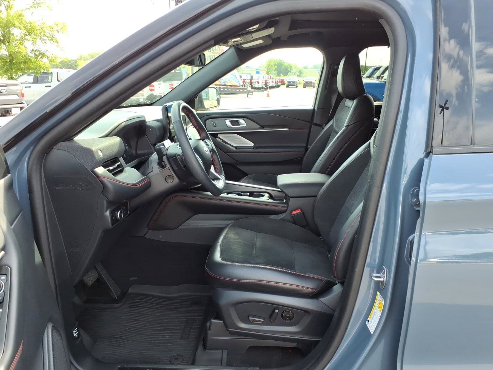 Certified 2025 Ford Explorer ST AWD/4WD image 12