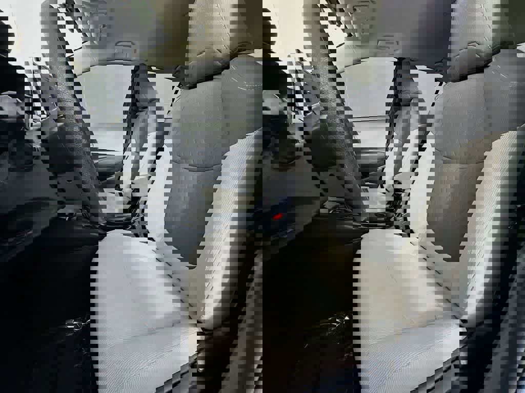 Used 2021 Toyota Corolla LE image 12