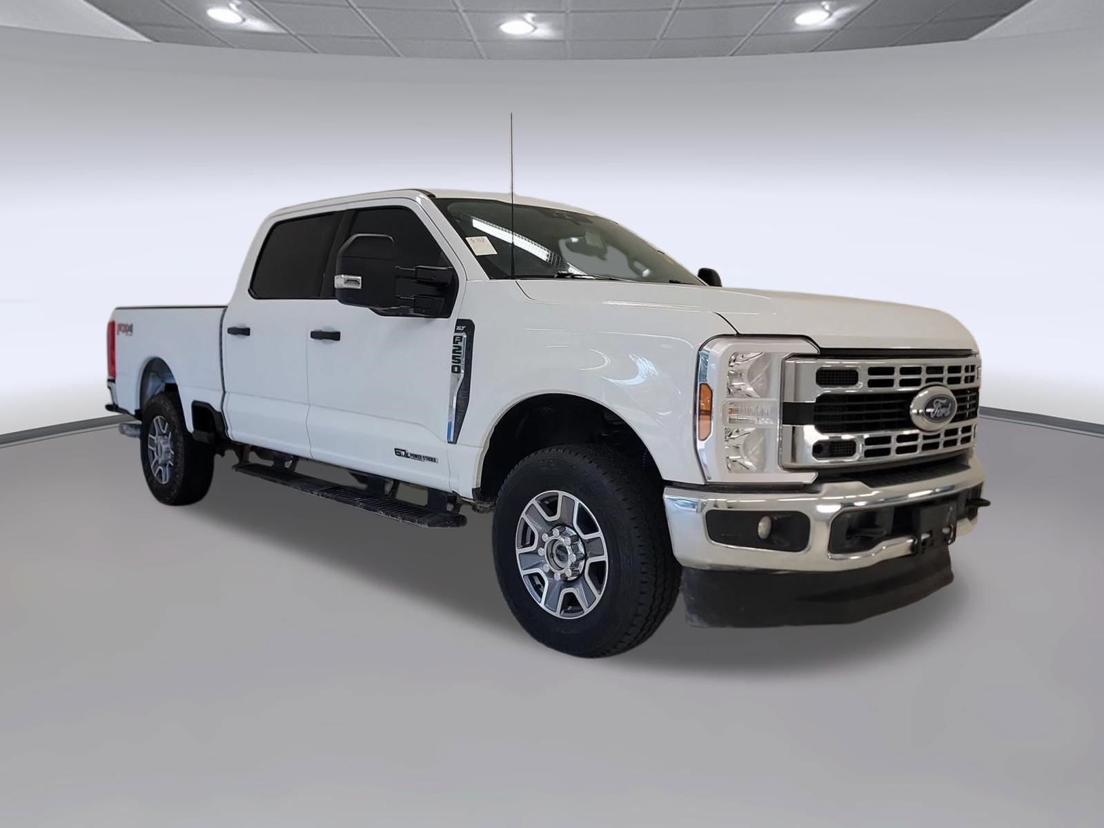 Certified 2025 Ford F250 XLT w/ FX4 Off-Road Package AWD/4WD image 5