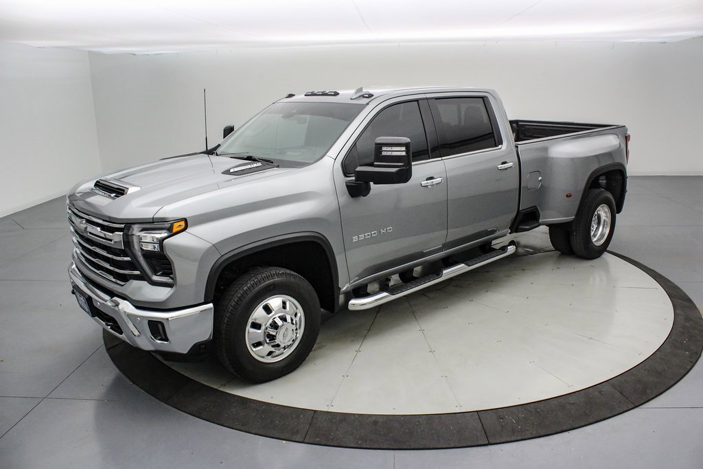 Used 2025 Chevrolet Silverado 3500 LTZ w/ LTZ Plus Package image 9