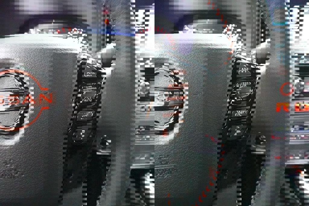 Used 2025 Nissan Frontier PRO-4X w/ Pro Convenience Package image 14