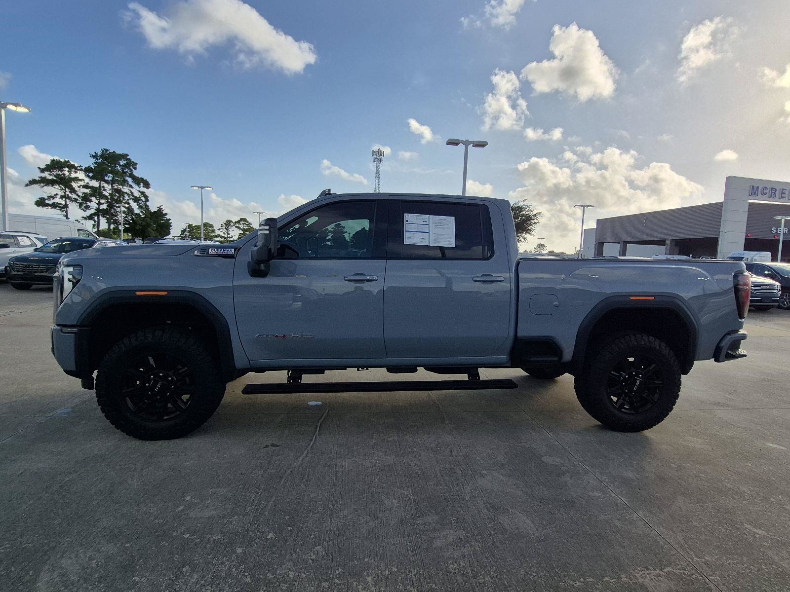 Used 2025 GMC Sierra 2500 AT4 w/ AT4 Premium Plus Package AWD/4WD image 17