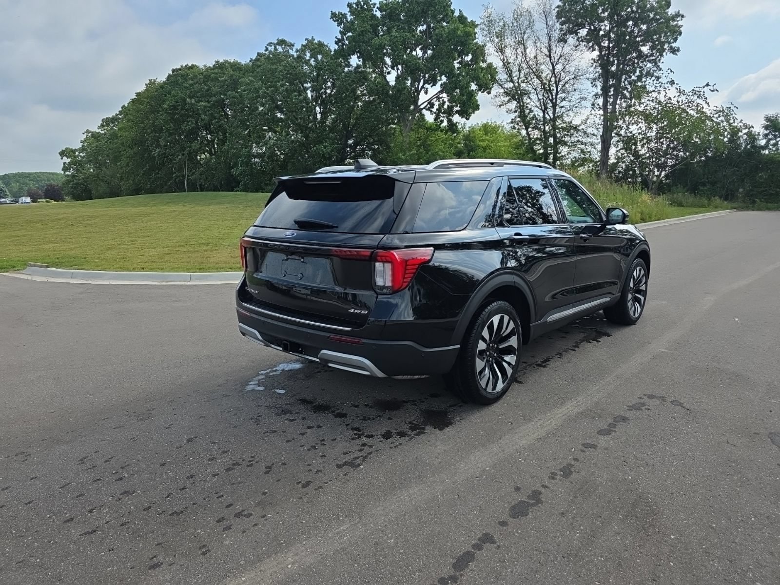 Certified 2025 Ford Explorer Platinum w/ LUX Leather Package AWD/4WD image 7