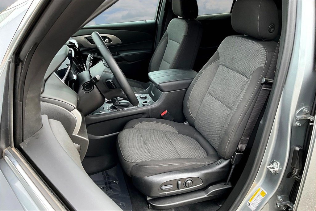 Used 2023 Chevrolet Traverse LT w/ LPO, Cargo Package AWD/4WD image 23