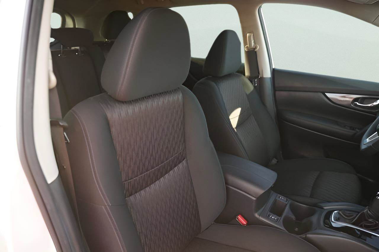 Used 2018 Nissan Rogue SV w/ Premium Package FWD image 19