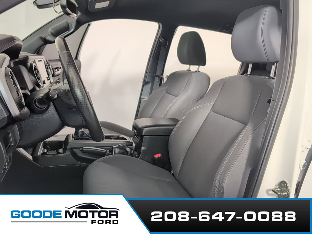 Used 2018 Toyota Tacoma TRD Sport w/ Technology Package AWD/4WD image 11