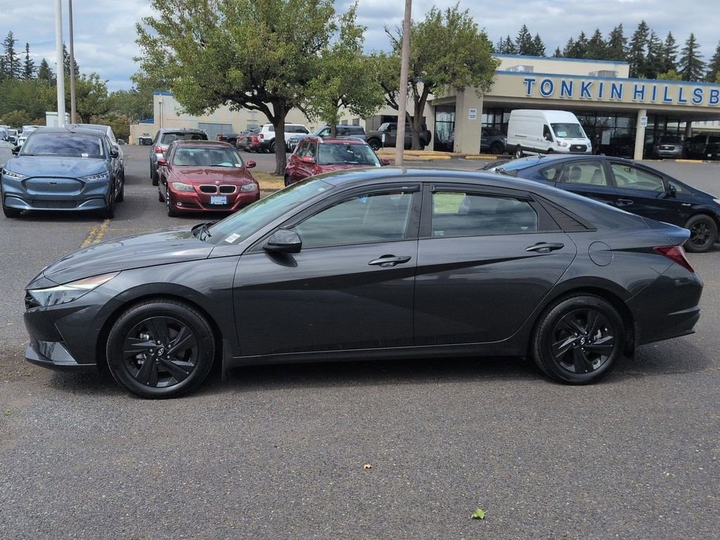 Used 2023 Hyundai Elantra SEL FWD image 2