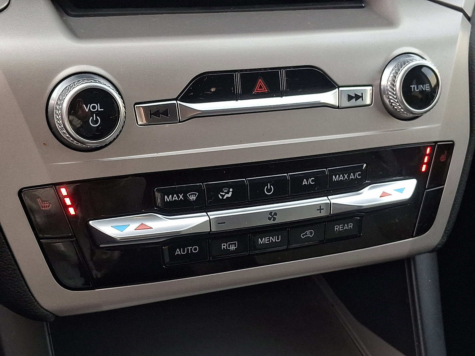 Certified 2022 Ford Explorer XLT w/ Class IV Trailer Tow Package image 15