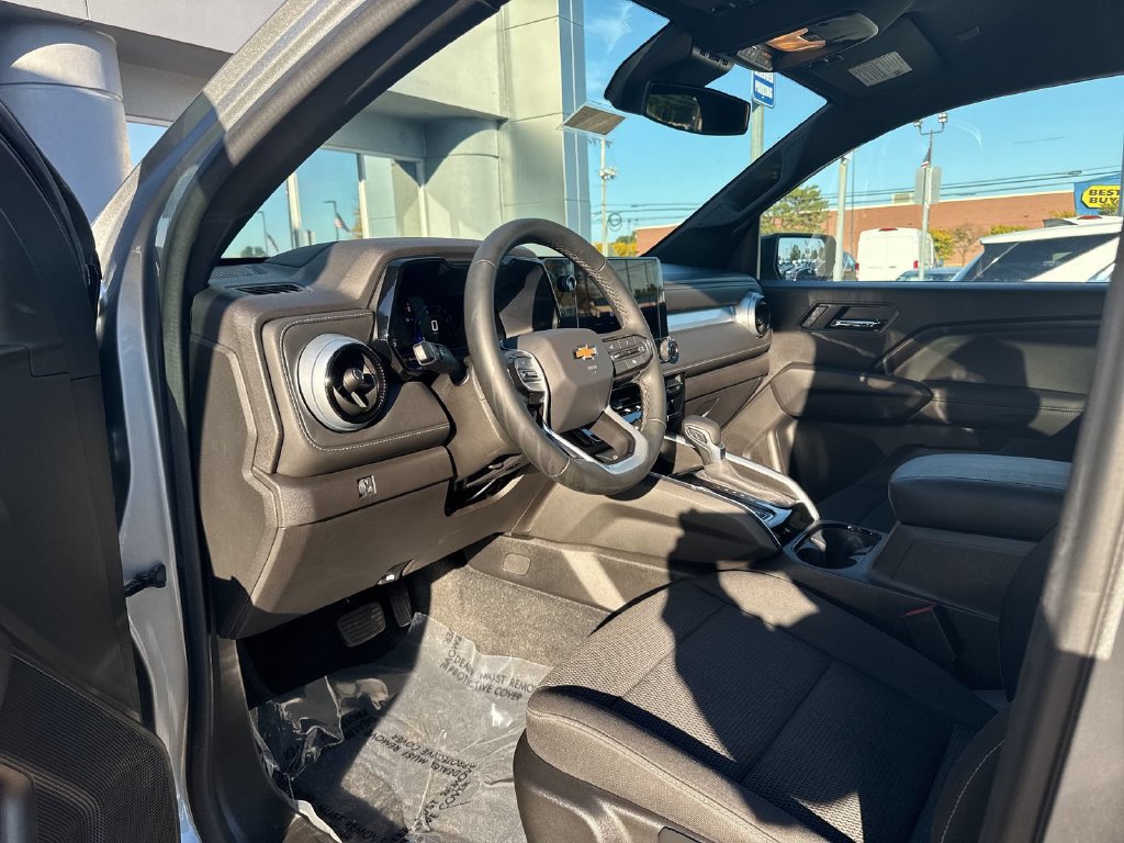 Used 2023 Chevrolet Colorado LT w/ LT Convenience Package AWD/4WD image 11