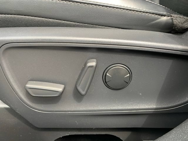 Certified 2025 Ford Escape Platinum AWD/4WD image 15