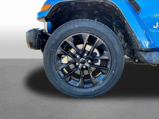 Used 2023 Jeep Wrangler Unlimited Sahara w/ Cold Weather Group AWD/4WD image 33
