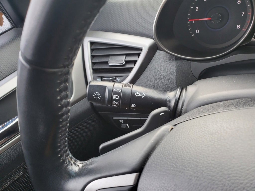 Used 2017 Hyundai Veloster Value Edition image 17