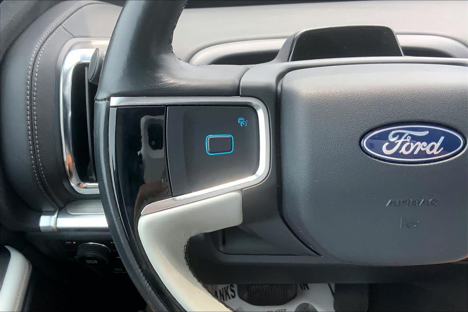 Certified 2025 Ford Expedition Platinum w/ Driver's Package AWD/4WD image 24
