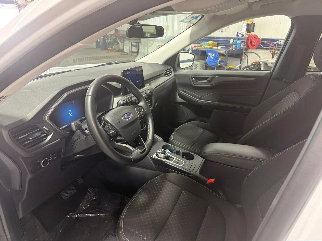 Certified 2025 Ford Escape Active AWD/4WD image 21
