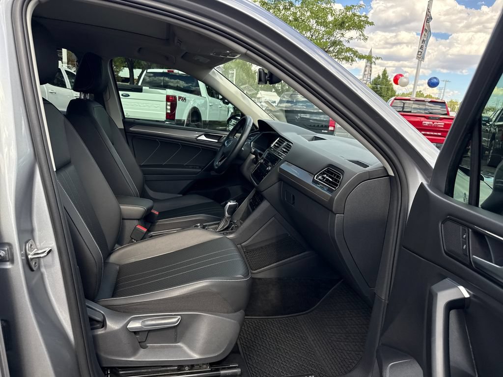 Used 2023 Volkswagen Tiguan SE AWD/4WD image 29
