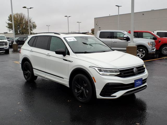 Used 2024 Volkswagen Tiguan SE R-Line w/ MDO Package, Two-Row AWD/4WD image 3