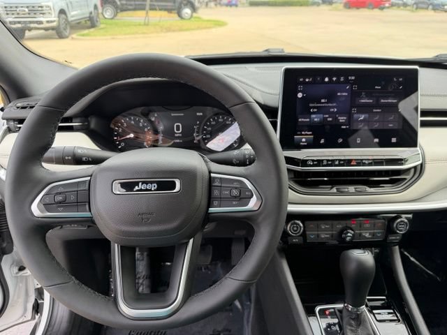 Used 2026 Jeep Compass Limited AWD/4WD image 13