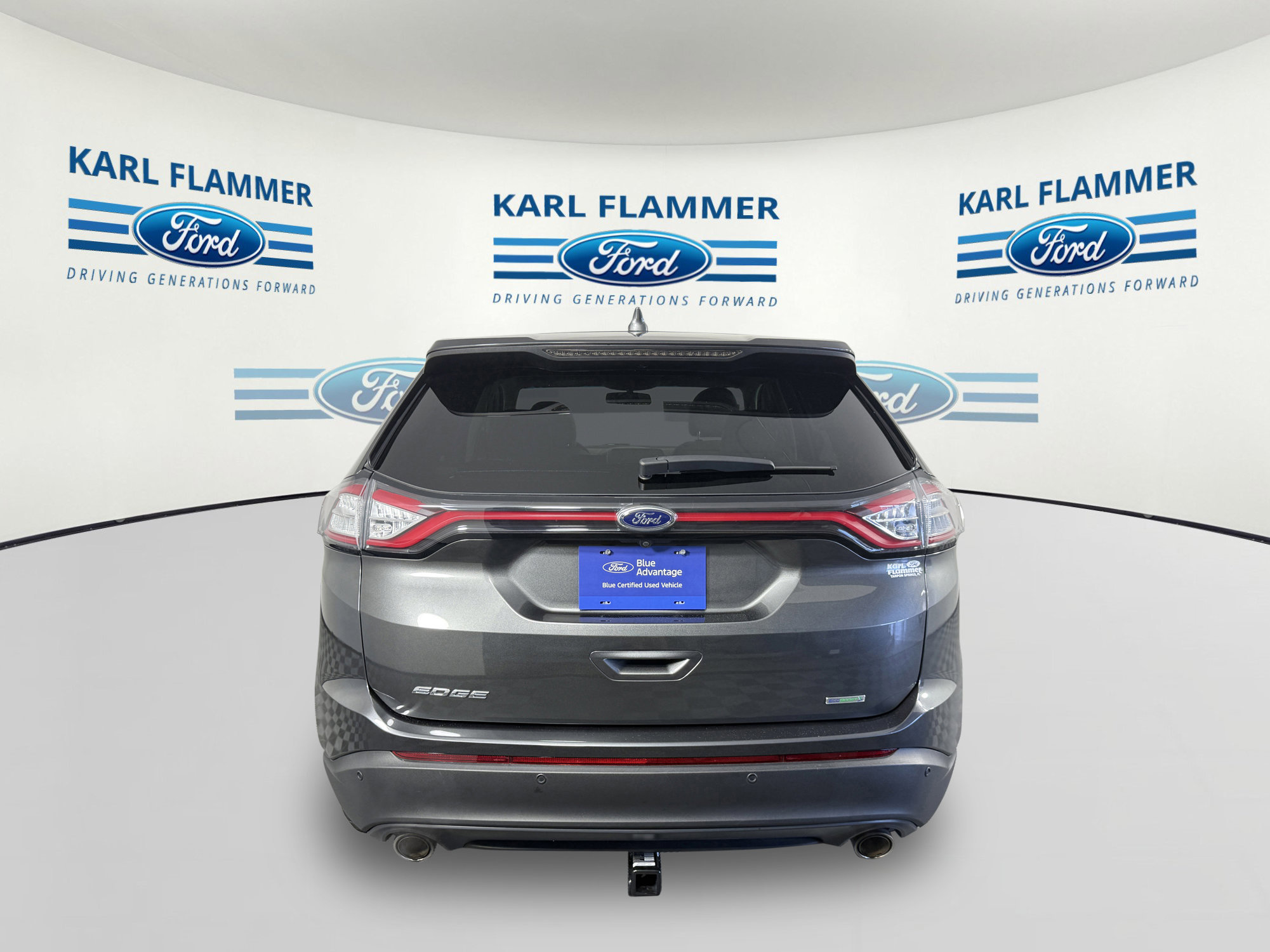 Certified 2018 Ford Edge SE image 4