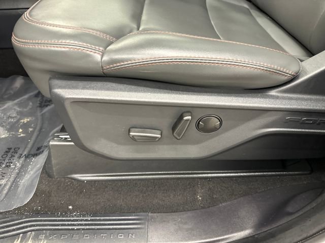 Certified 2025 Ford Expedition Active image 37